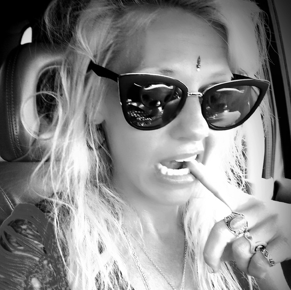 Meet your Posher, Carley - Picture 1 of 1